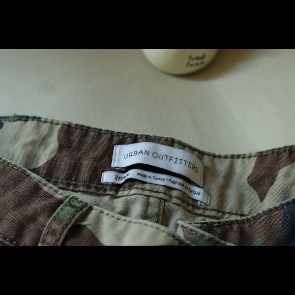 URBAN OUTFITTER ARMY PANTS NO LONGER SOLD IN STORE - Picture 2 of 2
